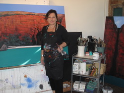 e Ingrid Windram in her Studio